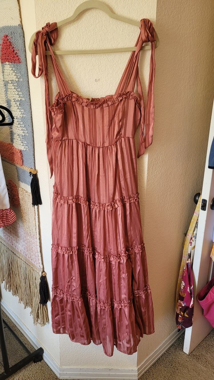 Lulu's Day for Romance Mauve Tie-Strap Tiered Midi Dress, sz Medium